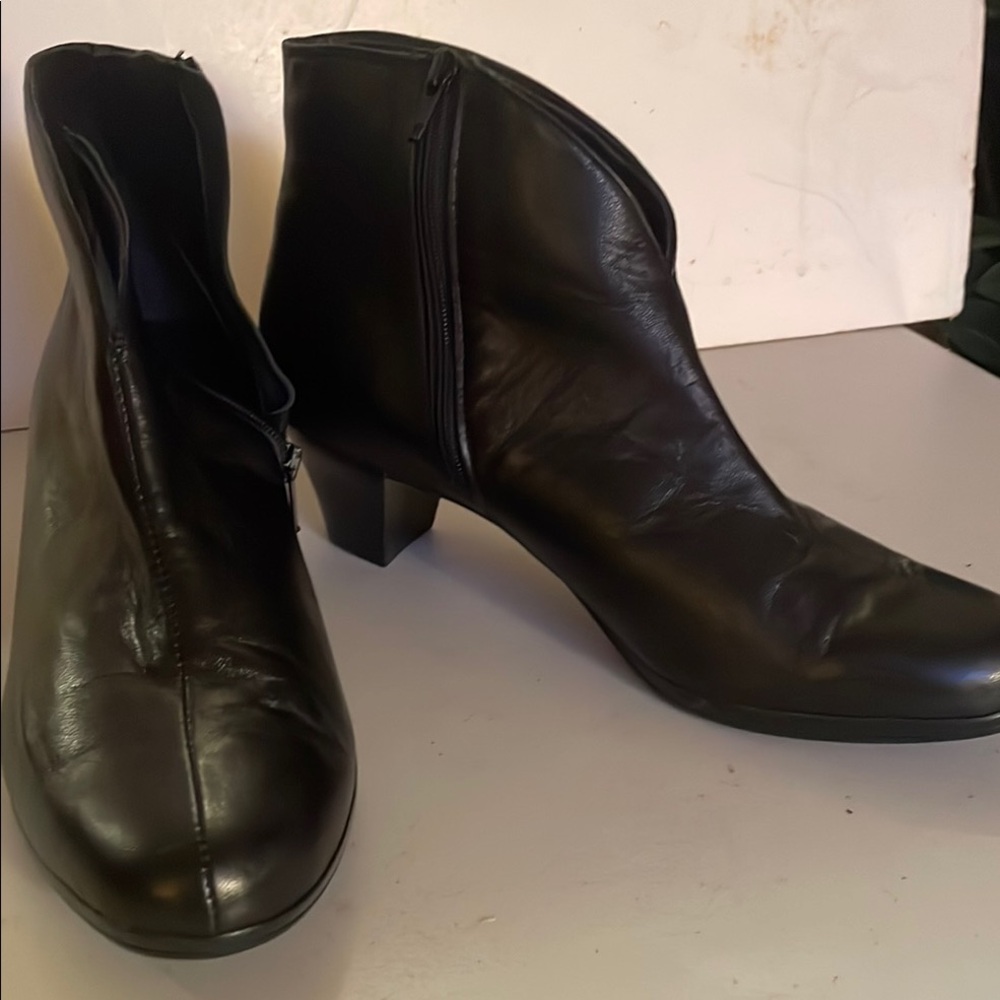 Munro ankle boots